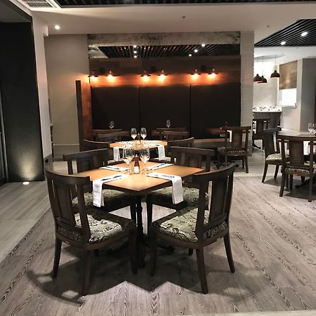 Krystal Grand Suites Insurgentes Mexico By Eksteriør billede The interior of the restaurant