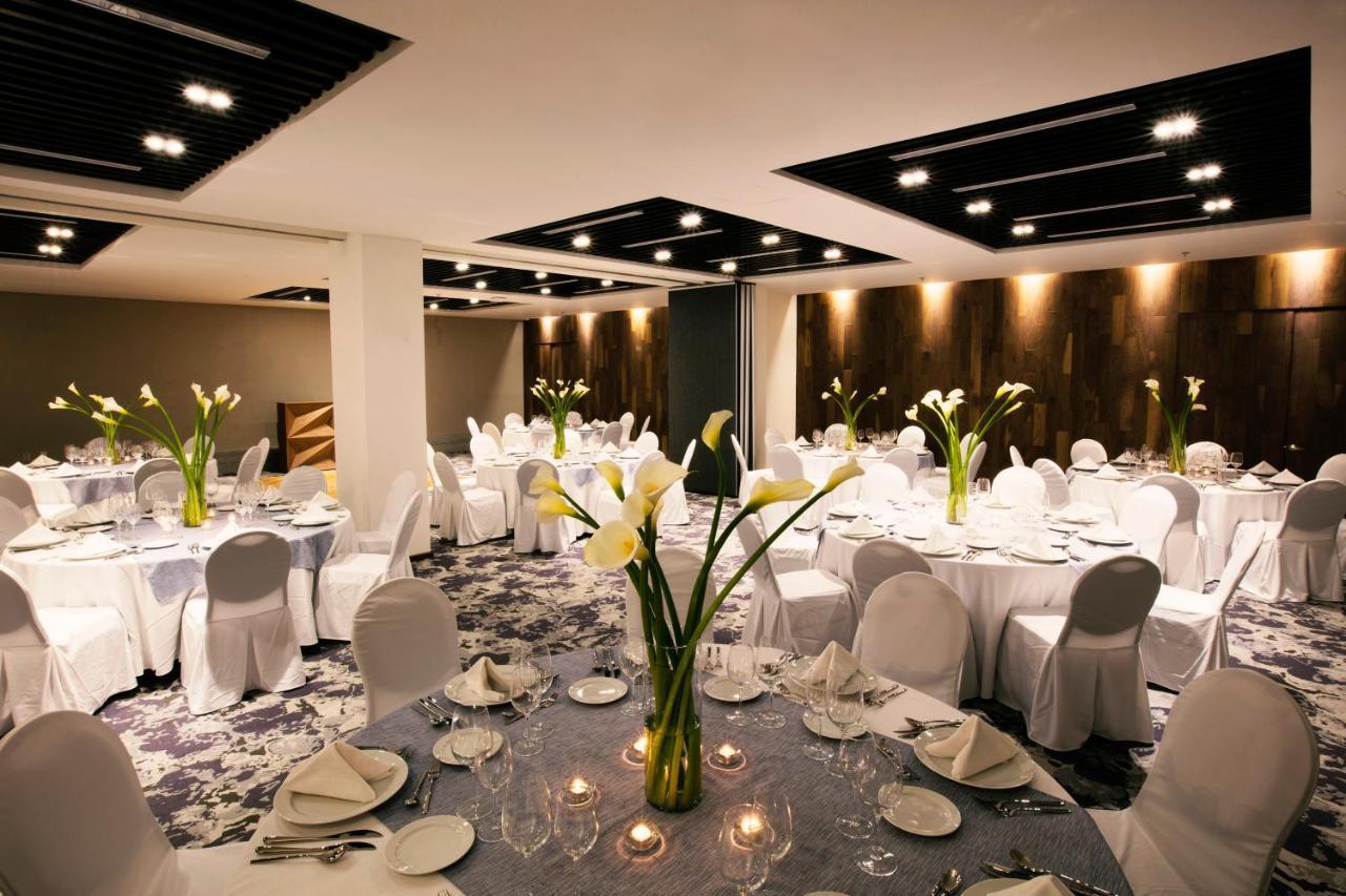 Krystal Grand Suites Insurgentes Mexico By Eksteriør billede The ballroom at the hotel