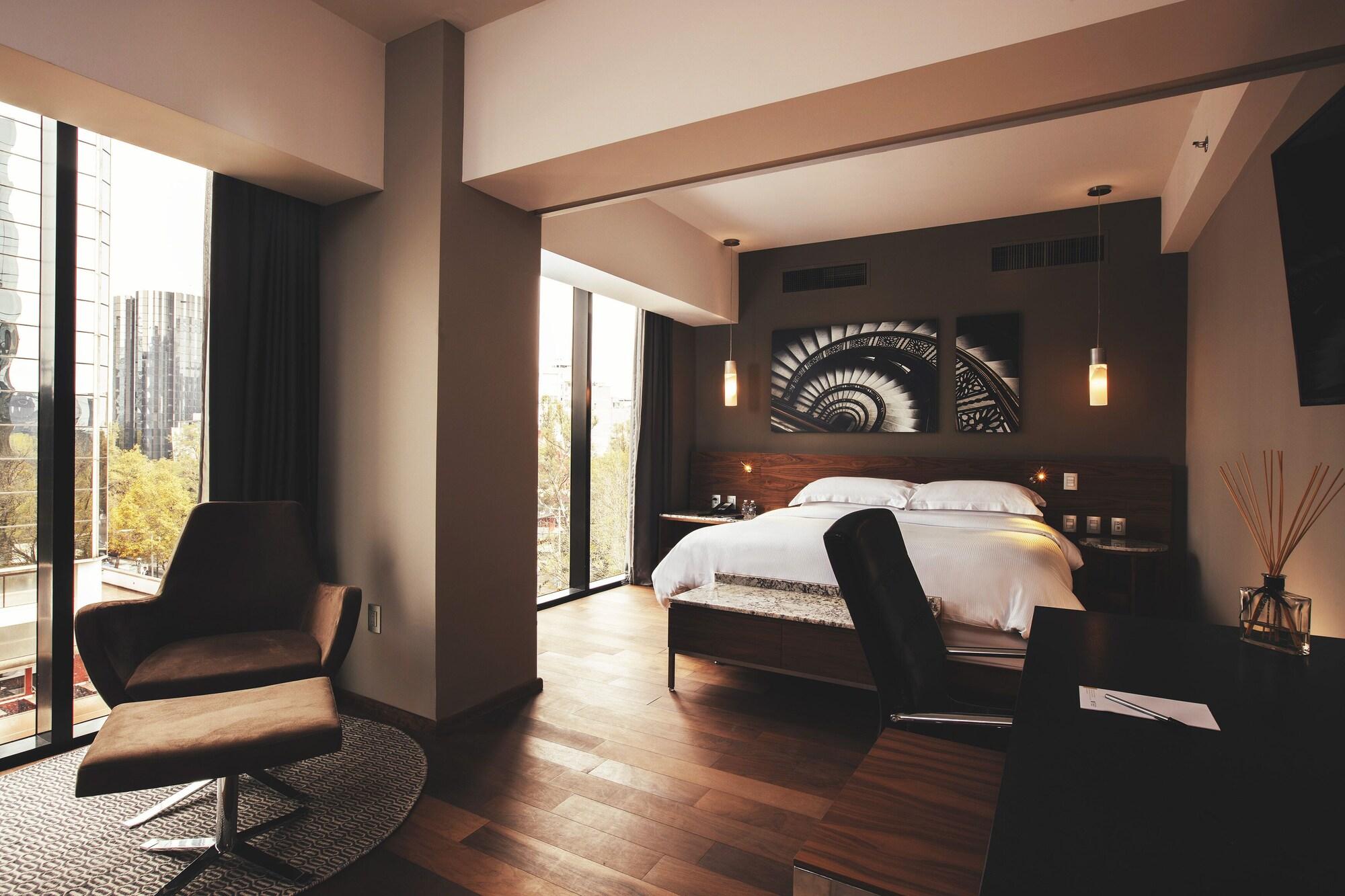 Krystal Grand Suites Insurgentes Mexico By Eksteriør billede A bedroom at the hotel