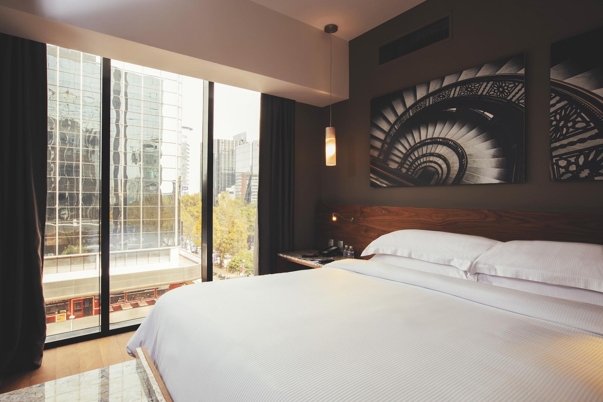 Krystal Grand Suites Insurgentes Mexico By Eksteriør billede A room at the hotel