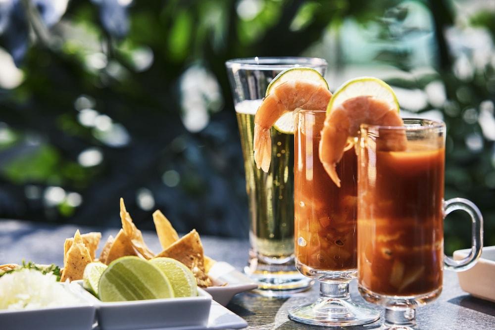 Krystal Grand Suites Insurgentes Mexico By Eksteriør billede A shrimp cocktail